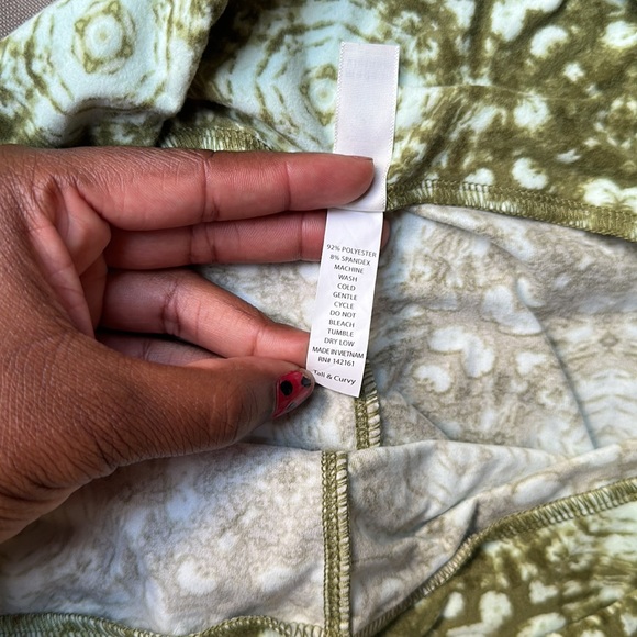 Green Swirl LuLaRoe Tall & Curvy Leggings - Picture 6 of 7